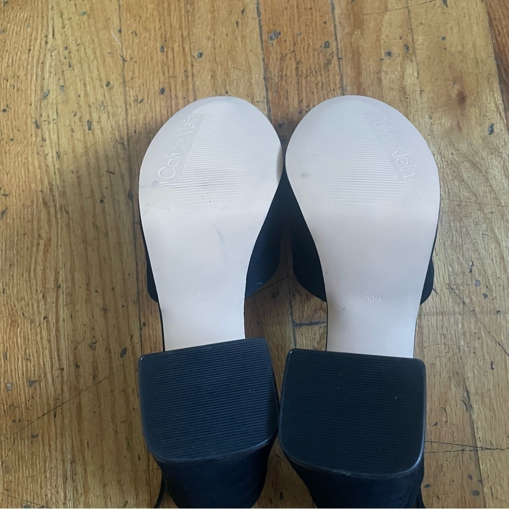Calvin Klein Black Suede Platform Pumps Size 10 - Picture 5 of 5